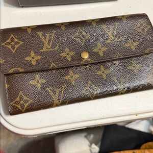 LV Wallet Givy